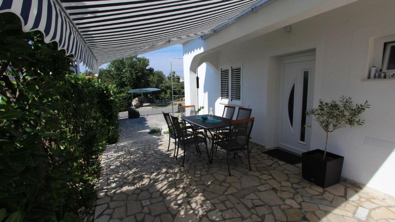 Apartments Adrijana Malinska Buitenkant foto