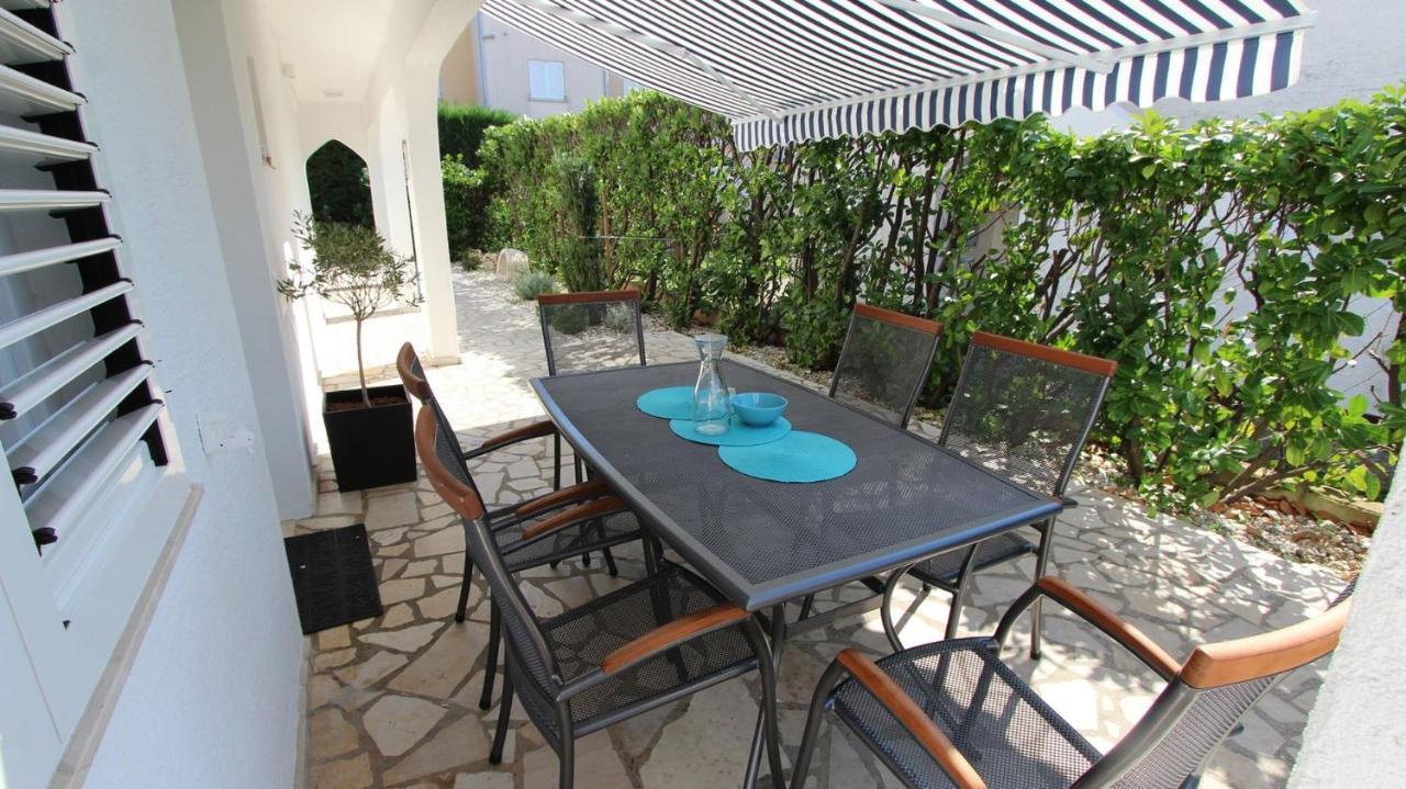 Apartments Adrijana Malinska Buitenkant foto
