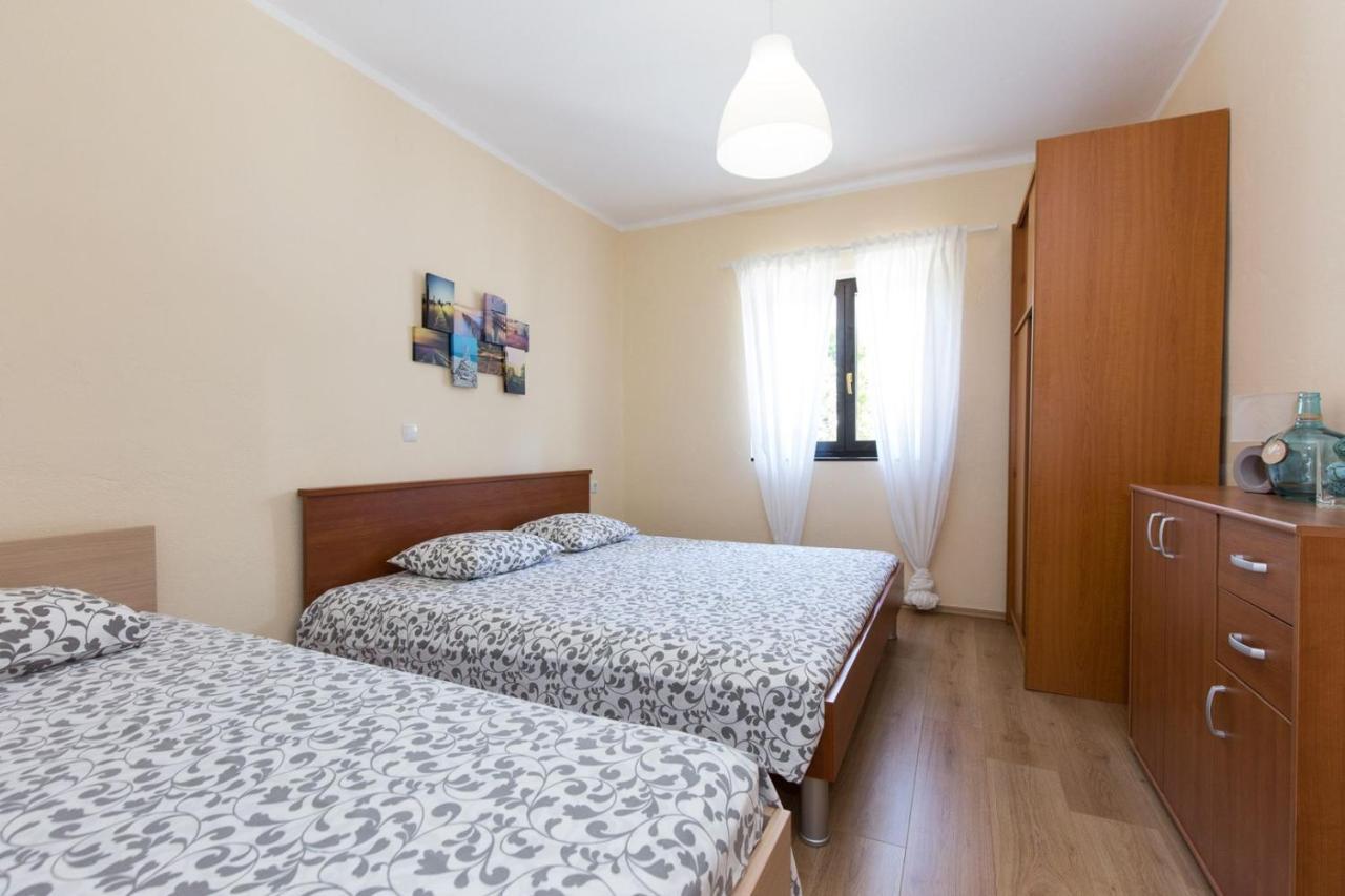 Apartments Adrijana Malinska Buitenkant foto