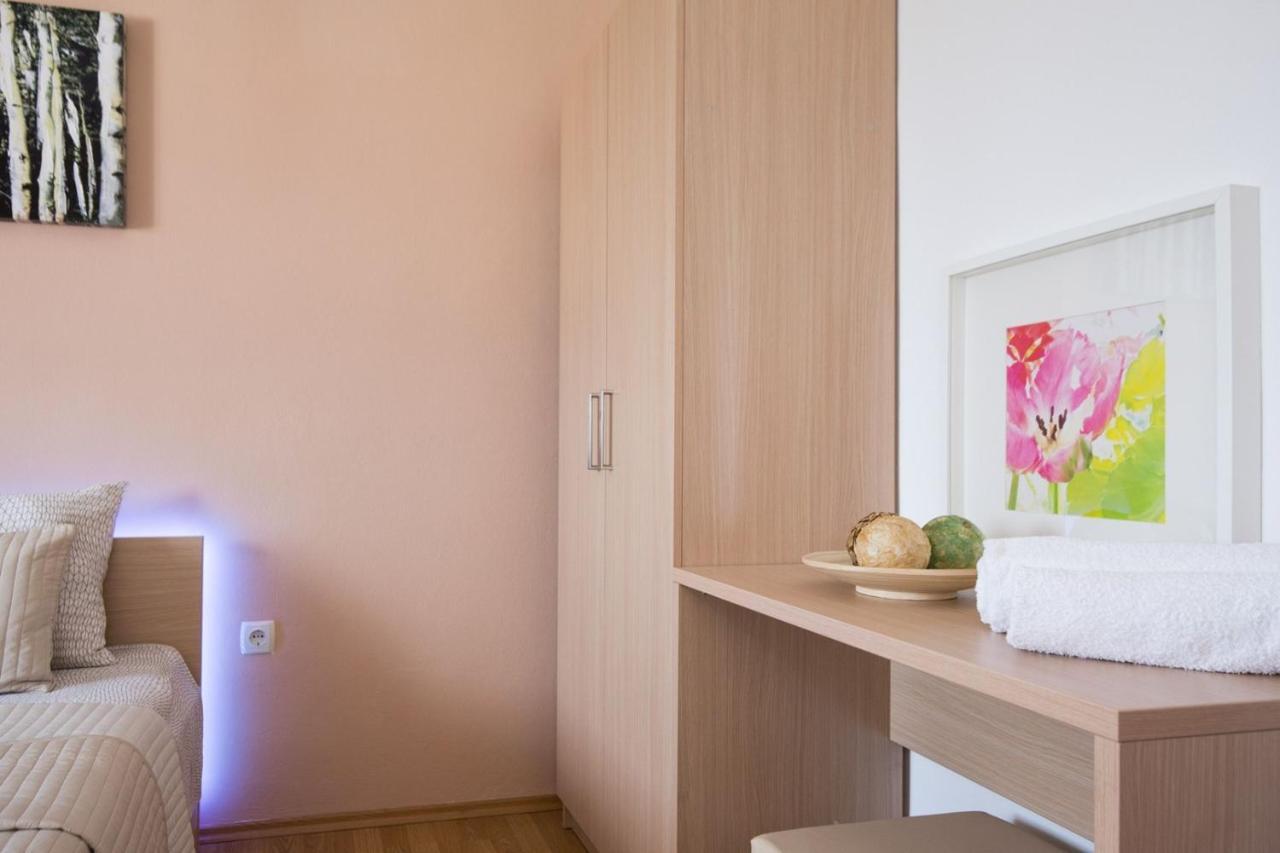 Apartments Adrijana Malinska Buitenkant foto