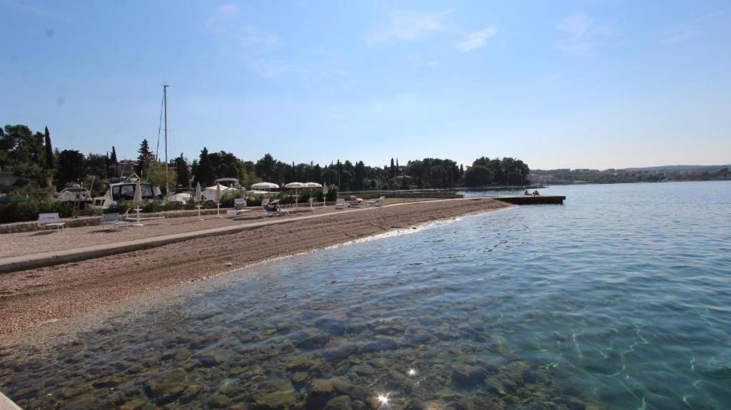 Apartments Adrijana Malinska Buitenkant foto