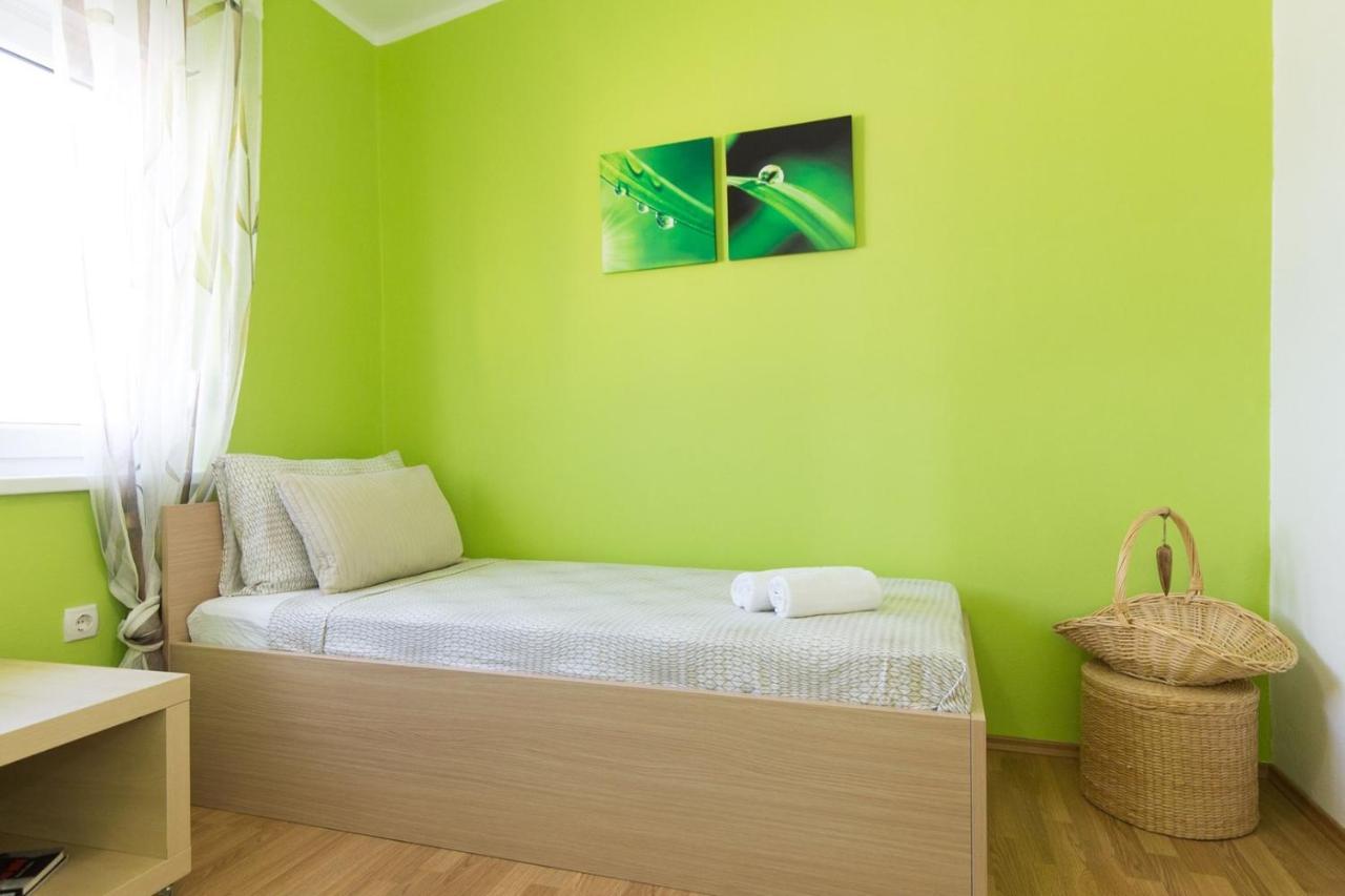 Apartments Adrijana Malinska Buitenkant foto