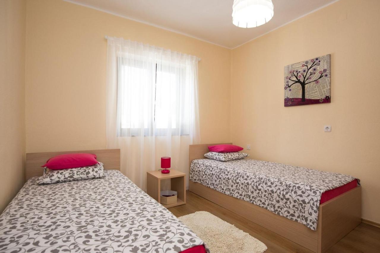 Apartments Adrijana Malinska Buitenkant foto