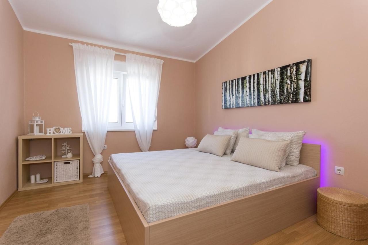 Apartments Adrijana Malinska Buitenkant foto