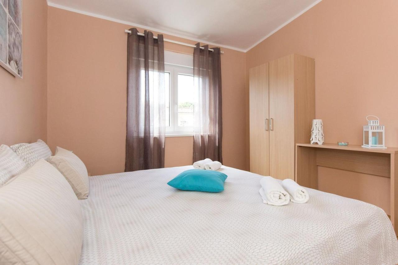 Apartments Adrijana Malinska Buitenkant foto