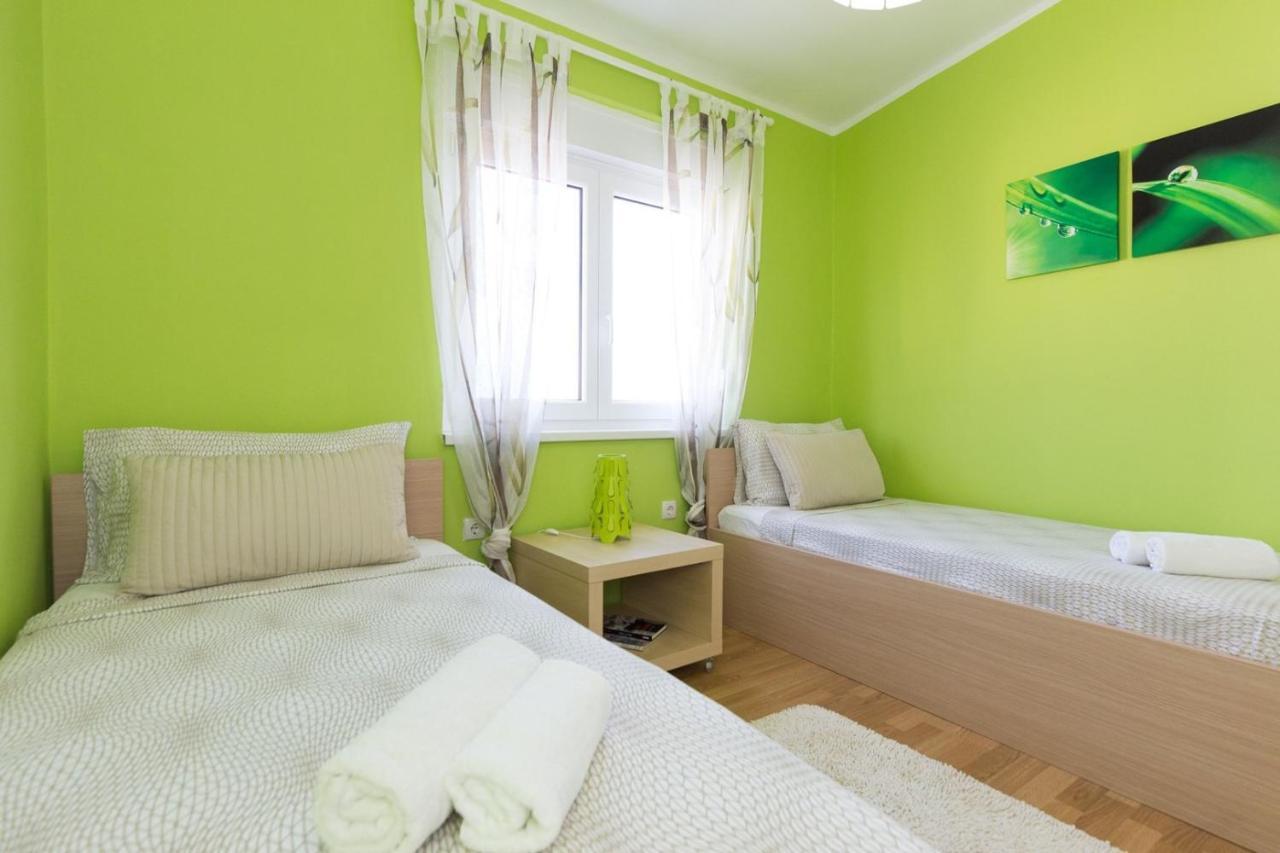 Apartments Adrijana Malinska Buitenkant foto