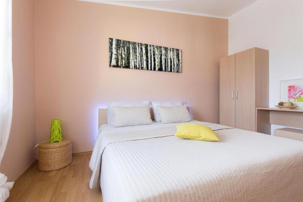 Apartments Adrijana Malinska Buitenkant foto