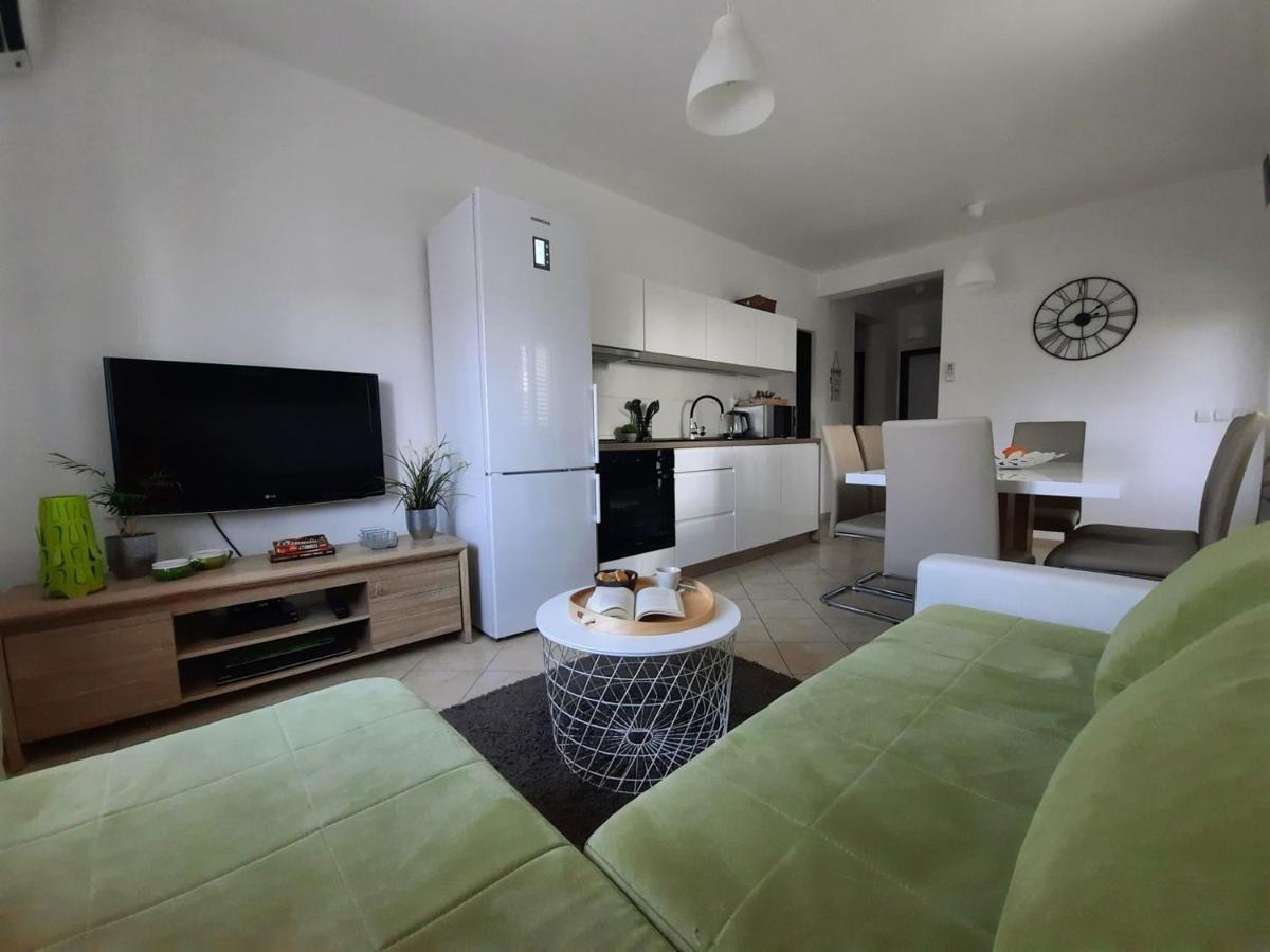 Apartments Adrijana Malinska Buitenkant foto