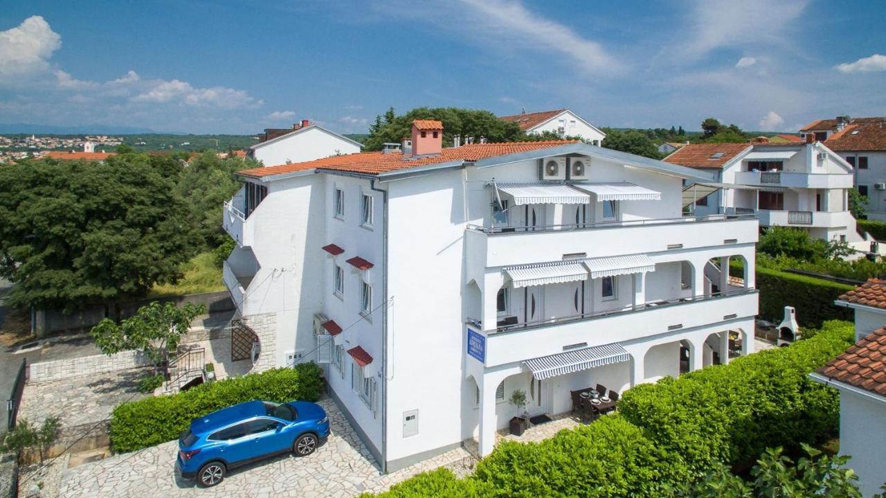 Apartments Adrijana Malinska Buitenkant foto
