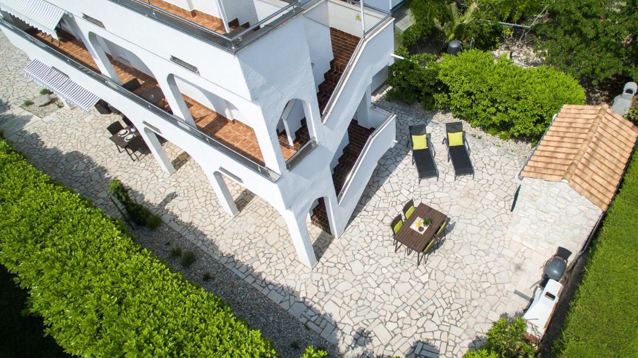 Apartments Adrijana Malinska Buitenkant foto