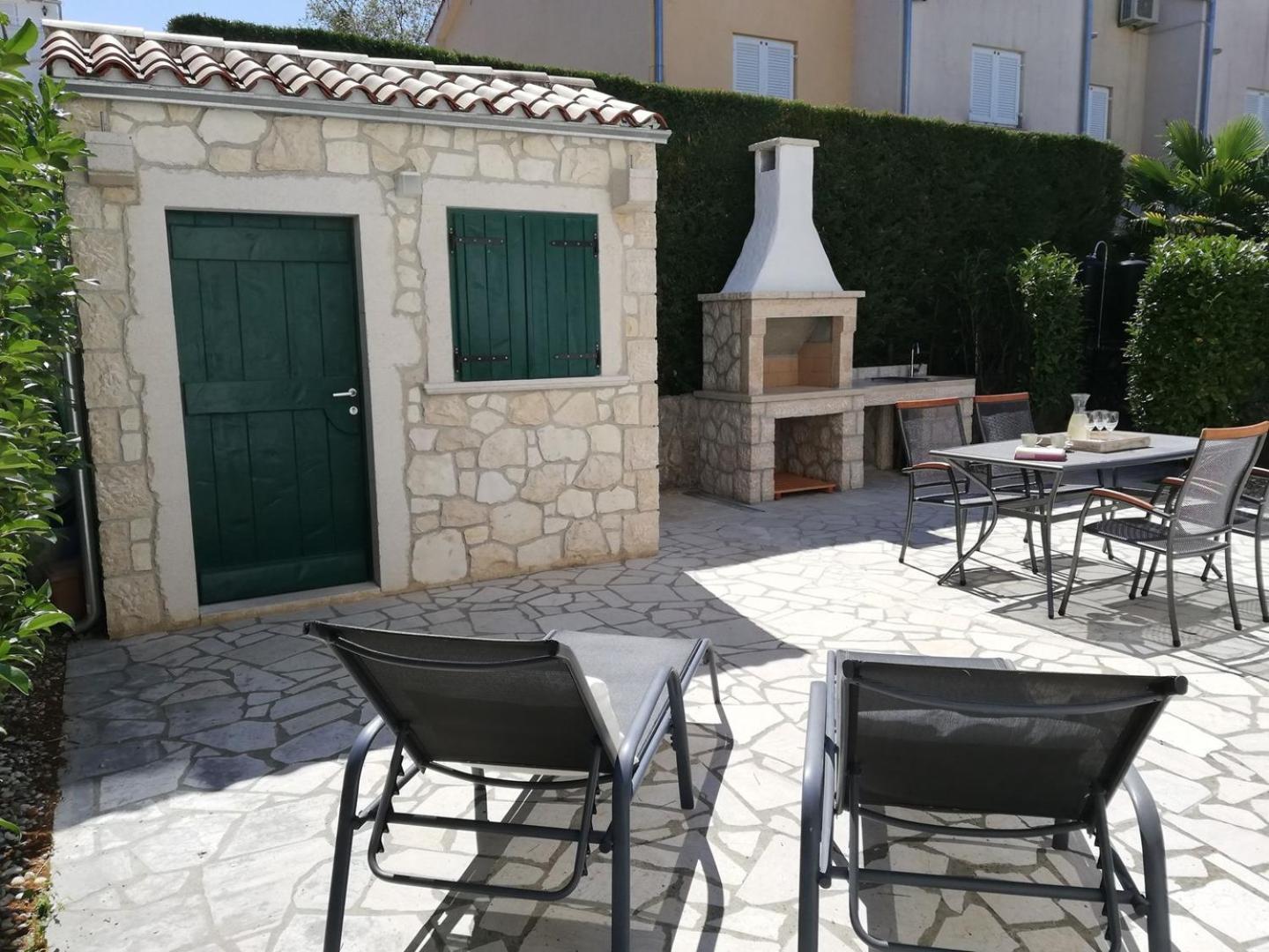 Apartments Adrijana Malinska Buitenkant foto